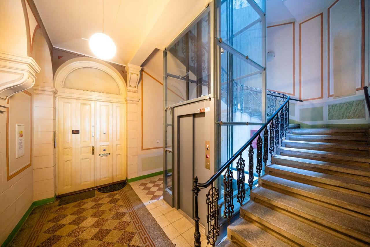 Luxurious Woodrow Wilson Apt In Prague Centre Zewnętrze zdjęcie